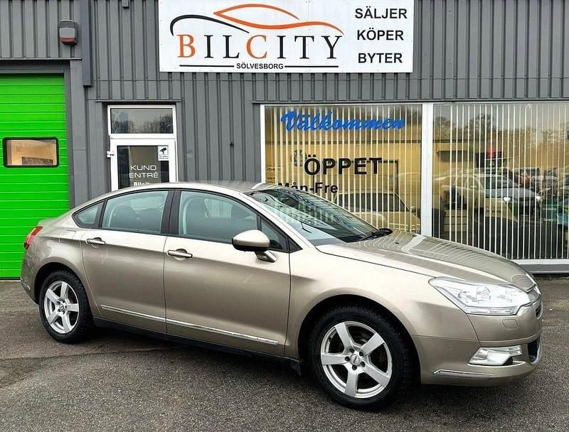 Ljusbrun (brun) Begagnad 2010 Citroën C5 Sedan | 69 900 kr (Marknadspris) - Bild 1/4