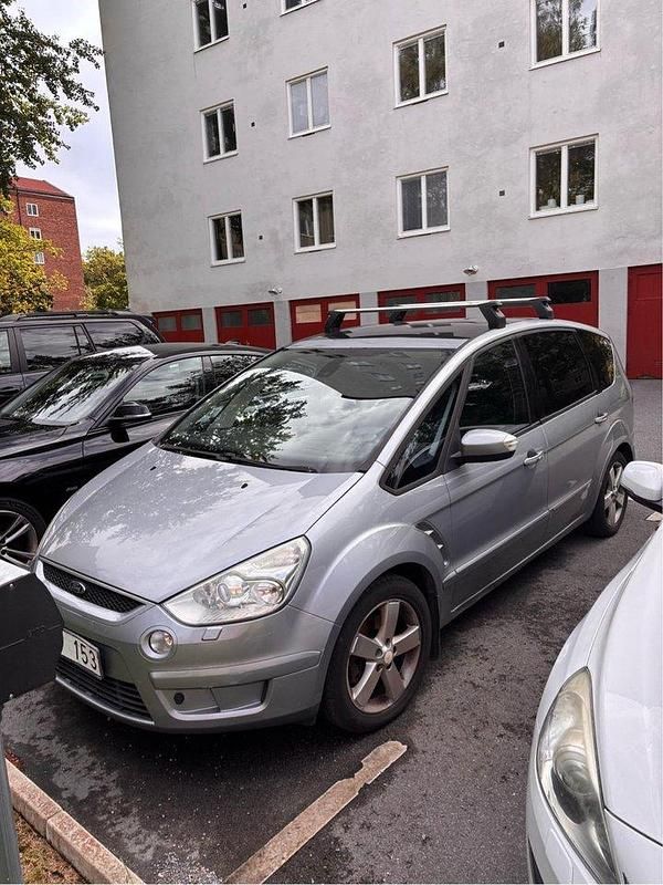 Grå Begagnad 2008 Ford S-MAX S Minibuss | 10 000 kr - Bild 1/4