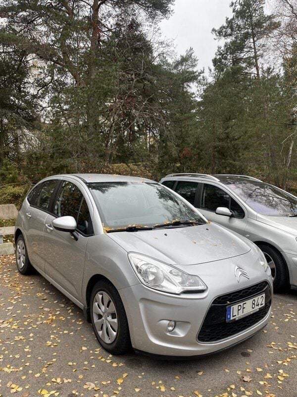 Silver Begagnad 2011 Citroën C3 Halvkombi | 40 000 kr (Bra pris) - Bild 1/4
