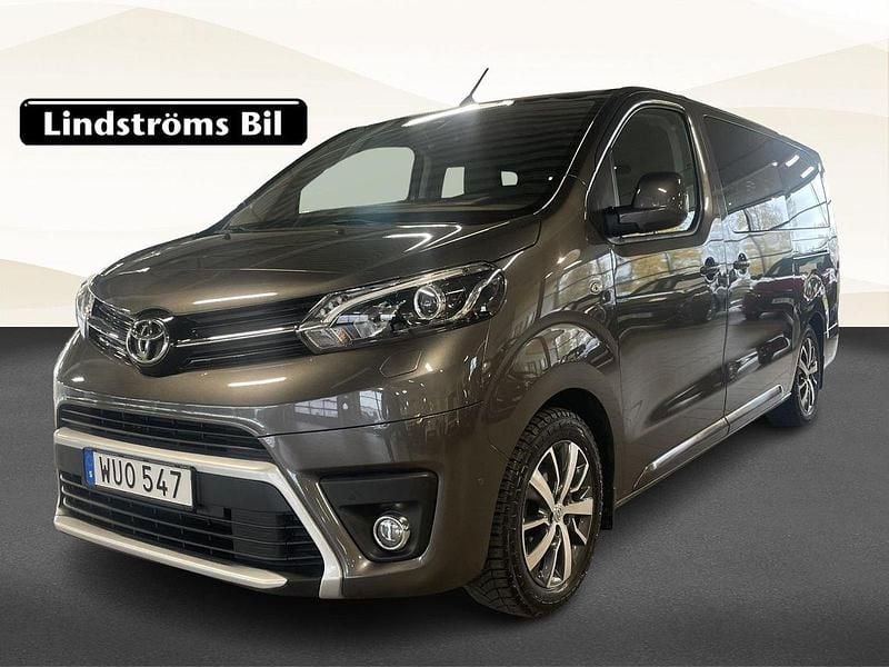 Mörkgrå (grå) Begagnad 2020 Toyota Proace Verso Premium Kombi | 349 000 kr (Dyr) - Bild 1/3