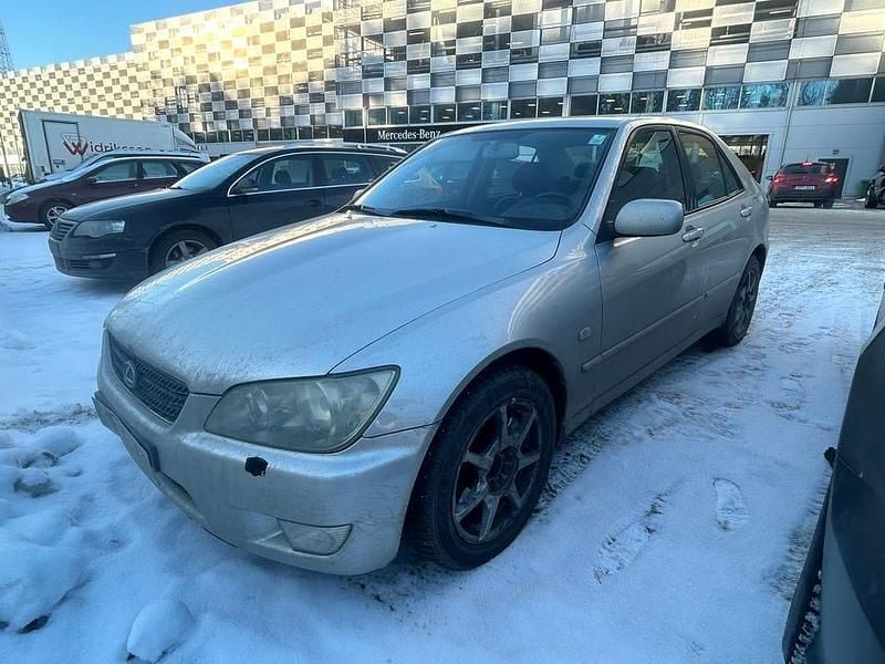 Begagnad 2003 Lexus IS200 | 34 900 kr - Bild 1/4