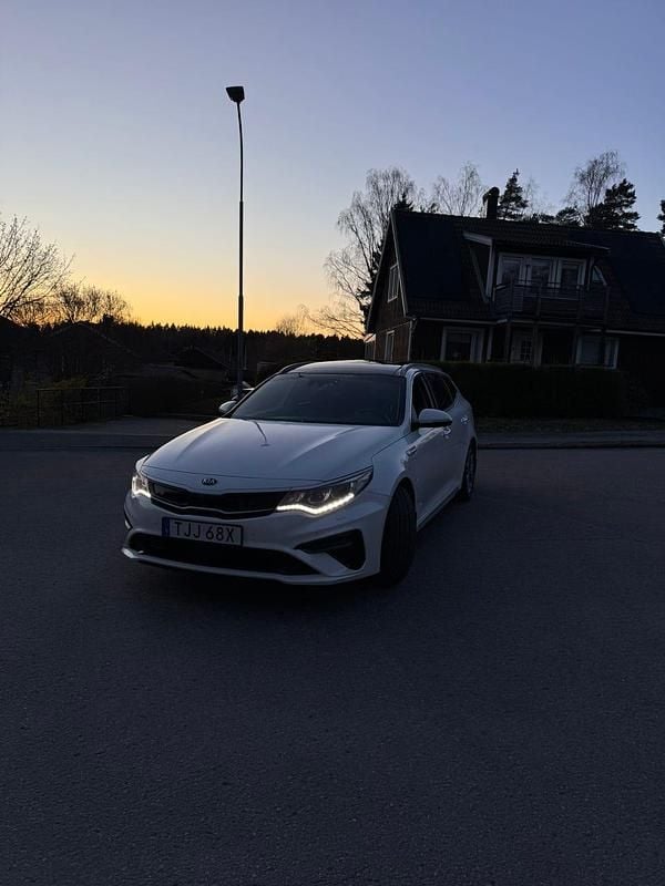 Begagnad 2020 Kia Optima Sport Kombi | 177 000 kr (Marknadspris) - Bild 1/4