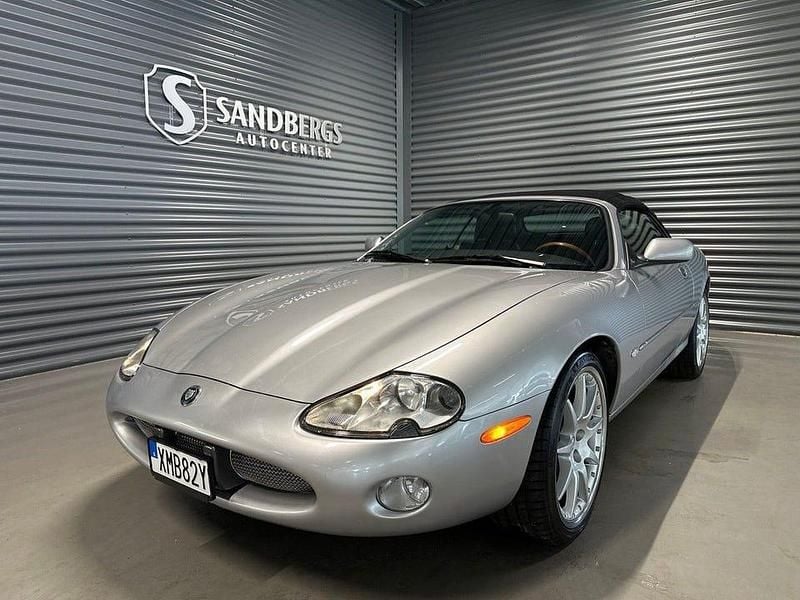 Silver Begagnad 2001 Jaguar XK Cab | 159 500 kr - Bild 1/4
