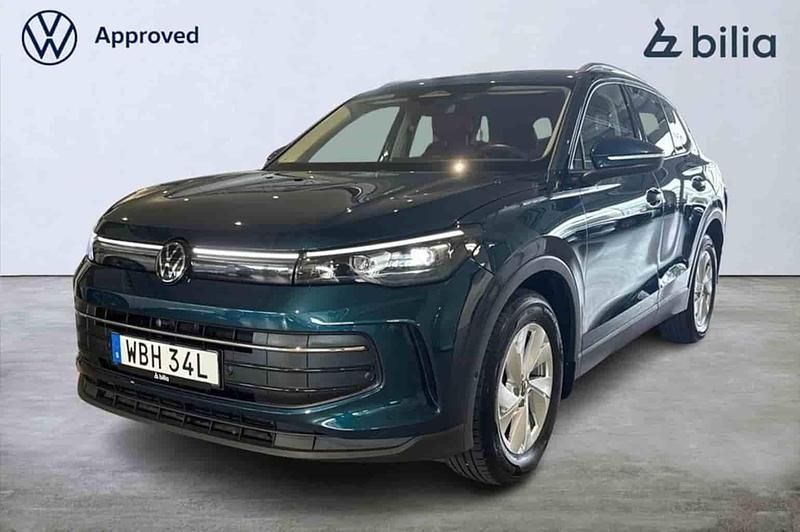 Blå Begagnad 2024 VW Tiguan SUV | 379 900 kr (Dyr) - Bild 1/1