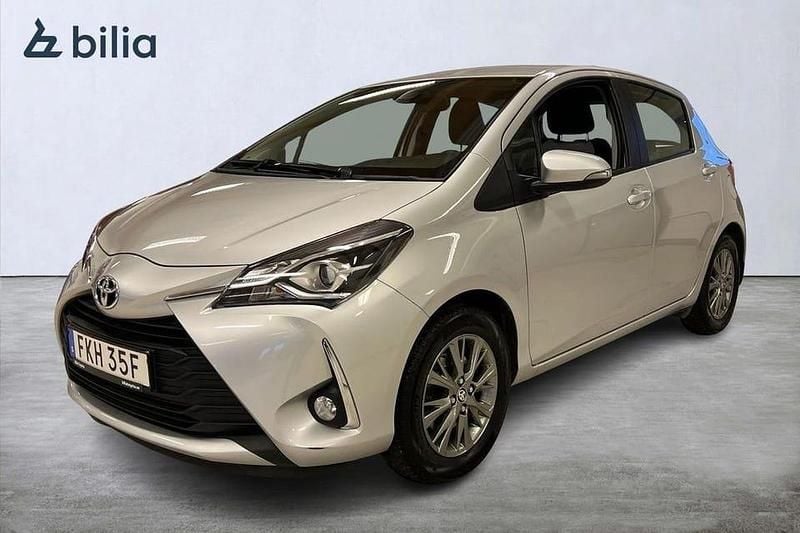 Silver Begagnad 2019 Toyota Yaris Active Halvkombi | 139 000 kr (Marknadspris) - Bild 1/3