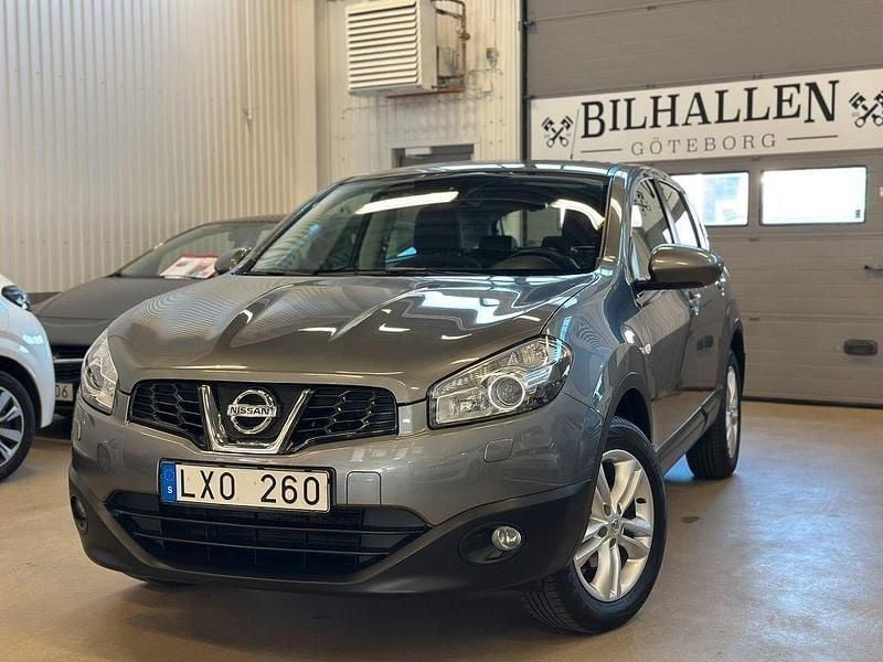 Grå Begagnad 2012 Nissan Qashqai SUV | 84 900 kr (Lite dyr) - Bild 1/4