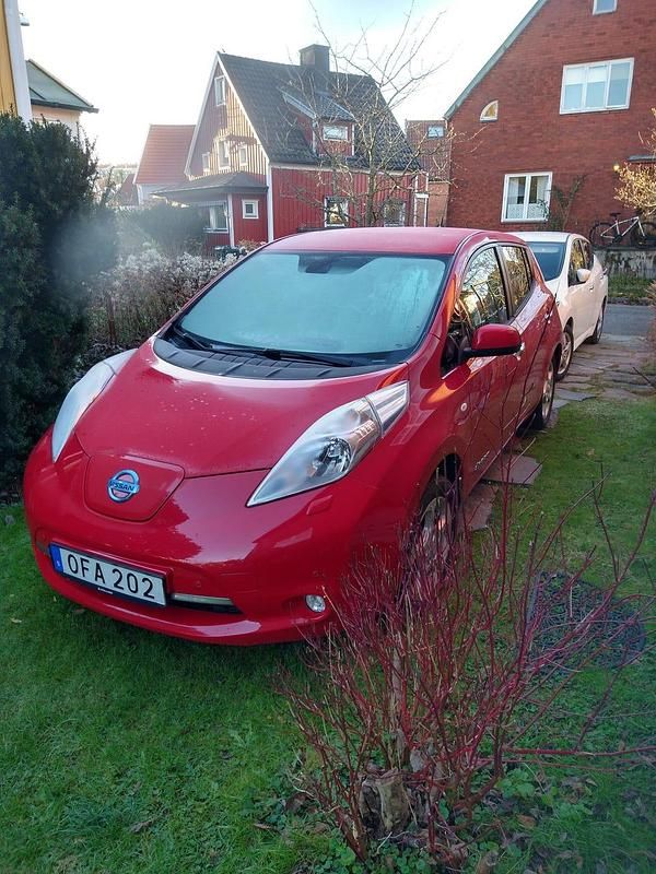 Begagnad 2016 Nissan Leaf Halvkombi | 85 000 kr (Marknadspris) - Bild 1/4