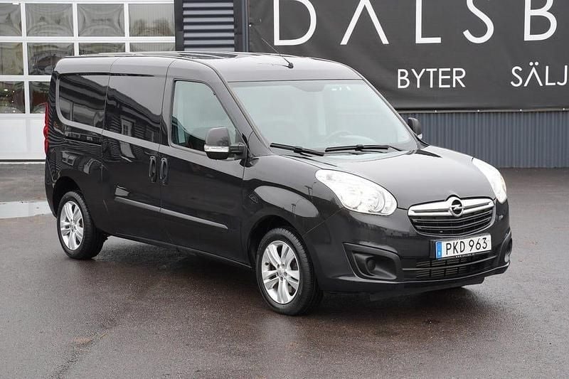 Midnight black metallic Begagnad 2018 Opel Combo Van | 119 000 kr (Marknadspris) - Bild 1/4
