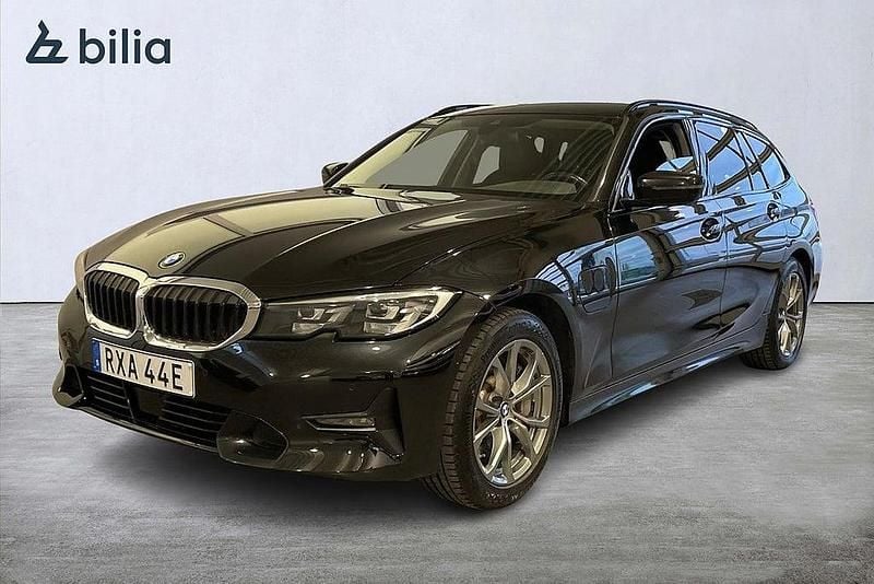 Begagnad BMW 330e Sport Line 184 HK (135 kW) 2020 Svart Kombi