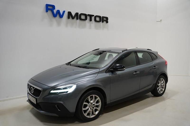 Begagnad Volvo V40 CC Momentum 150 HK (110 kW) 2017 Grå Kombi