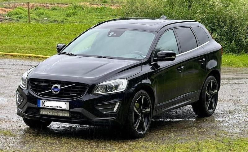 Svart metallic Begagnad 2015 Volvo XC60 SUV | 139 000 kr (Lite dyr) - Bild 1/4