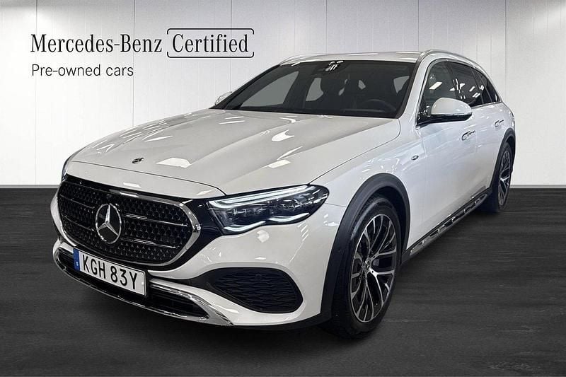Vit Begagnad 2025 Mercedes E300 Kombi | 759 000 kr (Marknadspris) - Bild 1/4