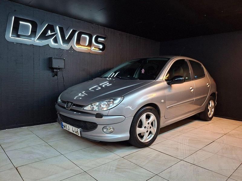 Grå Begagnad 2004 Peugeot 206 Halvkombi | 14 900 kr (Bra pris) - Bild 1/4