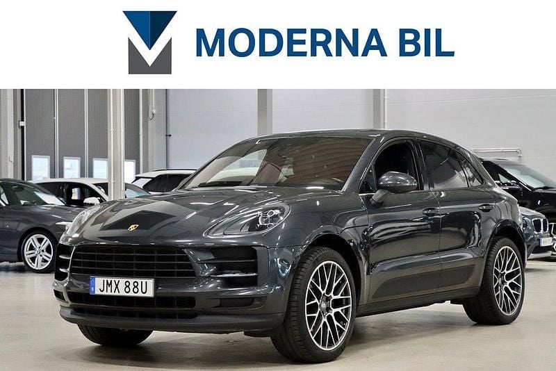 Mörkgrå (grå) Begagnad 2021 Porsche Macan SUV | 467 900 kr (Bra pris) - Bild 1/4