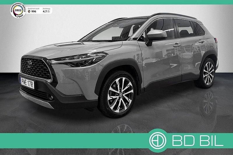 Grå Begagnad 2022 Toyota Corolla Cross Executive SUV | 374 900 kr (Marknadspris) - Bild 1/3