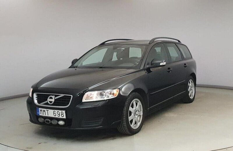 Svart Begagnad 2010 Volvo V50 Kinetic Kombi | 29 900 kr (Marknadspris) - Bild 1/4