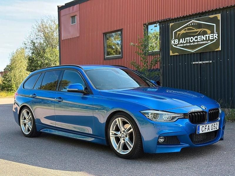 Blå Begagnad 2019 BMW 320 M Sport Kombi | 229 900 kr (Marknadspris) - Bild 1/4