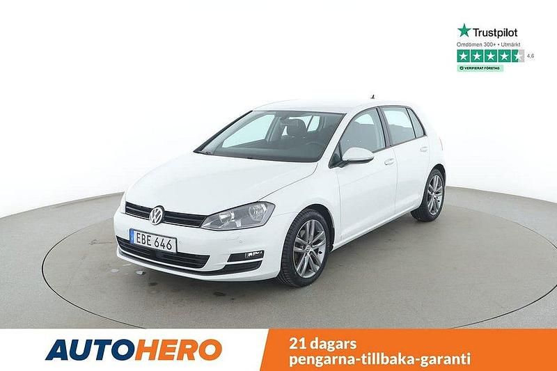Vit Begagnad 2016 VW Golf VII Halvkombi | 141 000 kr (Marknadspris) - Bild 1/4