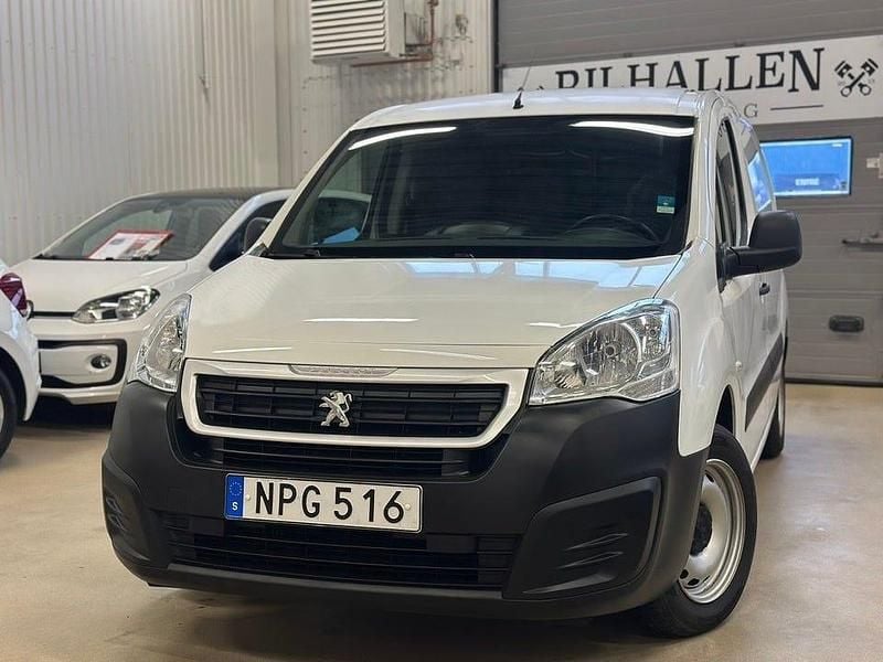 Vit Begagnad 2015 Peugeot Partner Van | 79 900 kr (Marknadspris) - Bild 1/4