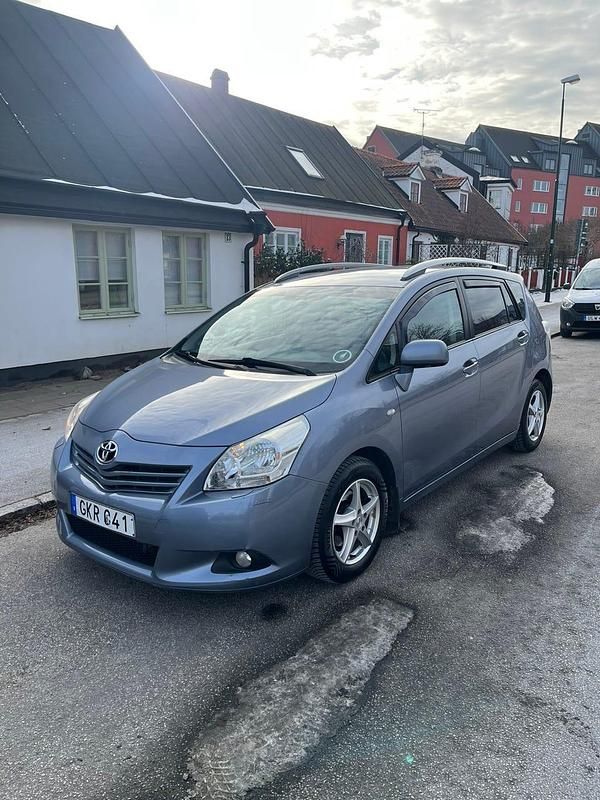 Begagnad Toyota Verso 126 HK (92 kW) 2010 Minibuss