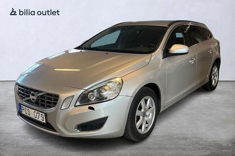 Ljusgrå Begagnad 2012 Volvo V60 Kombi | 74 900 kr (Superpris) - Bild 1/4
