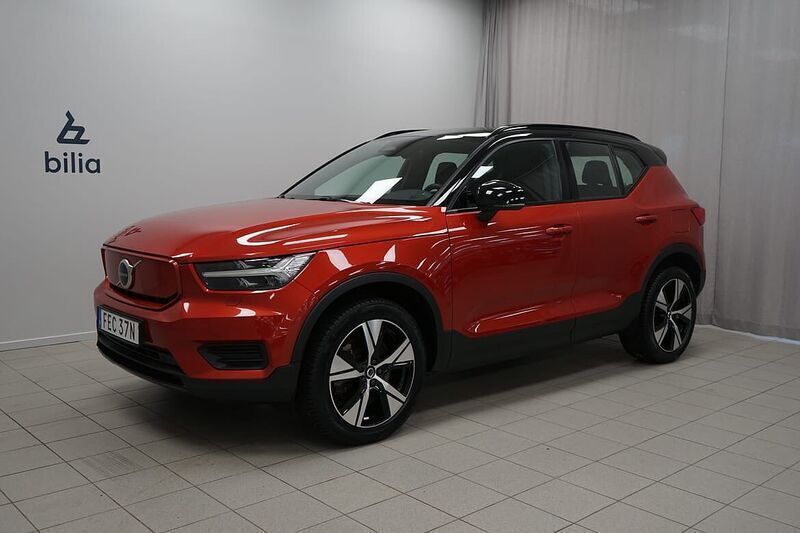Röd Begagnad 2022 Volvo XC40 Core SUV | 299 000 kr - Bild 1/4