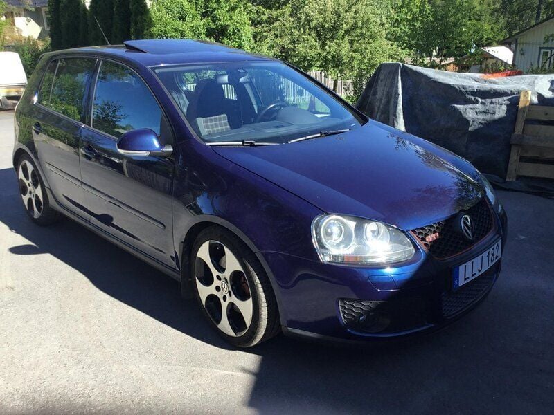 Blå Begagnad 2009 VW Golf VI GTI Halvkombi | 50 000 kr (Bra pris) - Bild 1/4