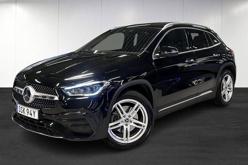 Svart Begagnad 2023 Mercedes GLA250 AMG line SUV | 449 000 kr (Marknadspris) - Bild 1/4