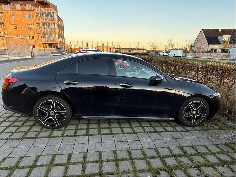 Svart Begagnad 2021 Mercedes CLA200 AMG Sportkupé | 319 000 kr (Bra pris) - Bild 1/4
