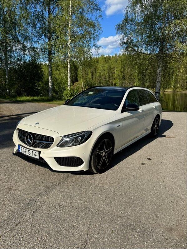 Vit Begagnad 2016 Mercedes C450 AMG AMG line Kombi | 304 900 kr - Bild 1/4