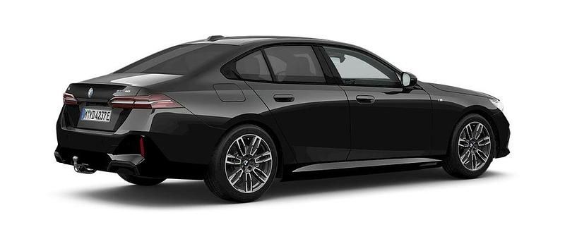 Ny BMW i5 M Sport 250 kW (340 HK) 2025 Svart Sedan