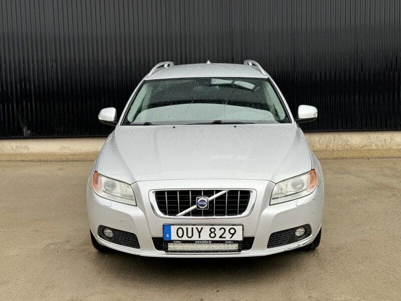 Begagnad Volvo V70 Summum 176 HK (129 kW) 2010 Ljusgrå (grå) Kombi