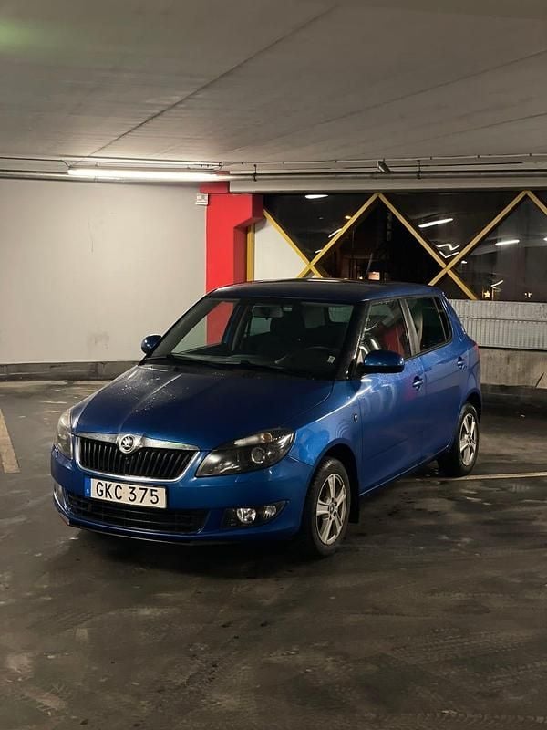 Begagnad 2014 Skoda Fabia Halvkombi | 74 500 kr (Marknadspris) - Bild 1/4