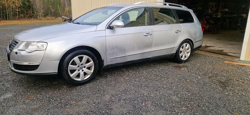 Silver Begagnad 2008 VW Passat Sportline Kombi | 19 000 kr - Bild 1/4