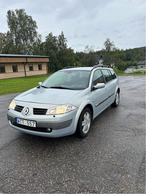 Grå Begagnad 2005 Renault Mégane GrandTour Kombi | 23 000 kr (Marknadspris) - Bild 1/3