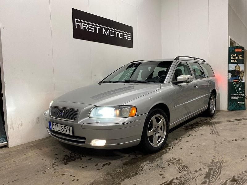 Silver Begagnad 2007 Volvo V70 Momentum Kombi | 39 900 kr (Marknadspris) - Bild 1/4