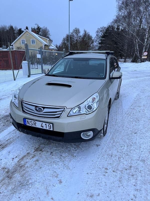Sand Begagnad 2012 Subaru Outback Kombi | 25 000 kr (Bra pris) - Bild 1/4