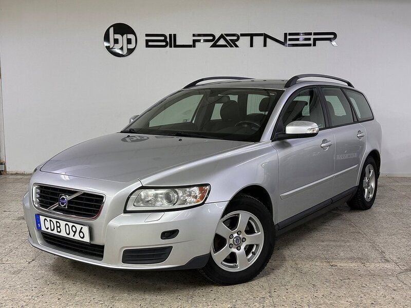 Ljusgrå Begagnad 2008 Volvo V50 Kombi | 39 900 kr (Marknadspris) - Bild 1/4
