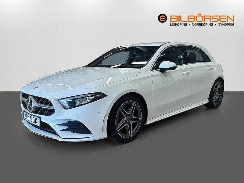 Vit Begagnad 2019 Mercedes A180 AMG Halvkombi | 229 900 kr (Marknadspris) - Bild 1/4