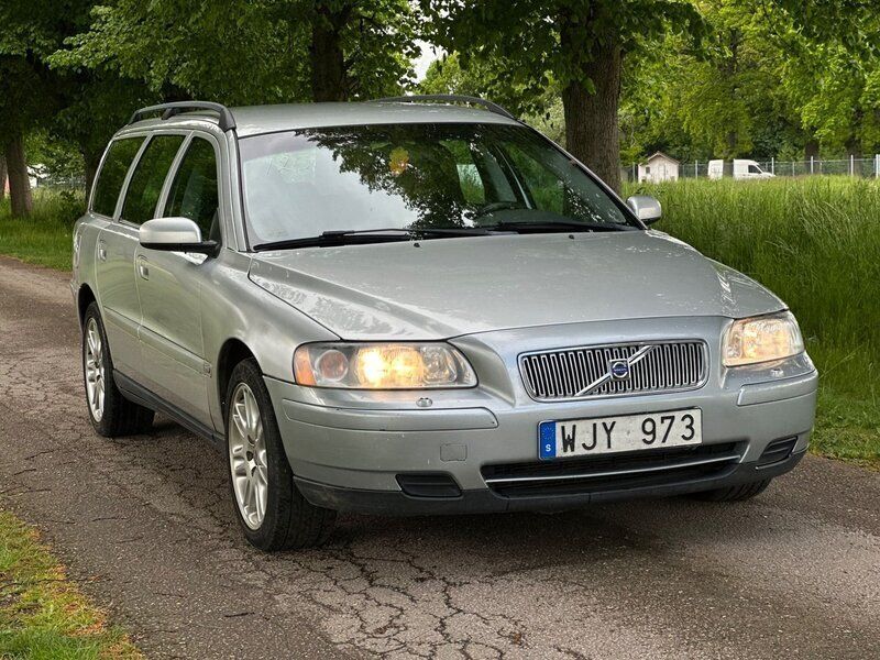 Ljusgrå Begagnad 2004 Volvo V70 Business Edition Kombi | 29 900 kr - Bild 1/4