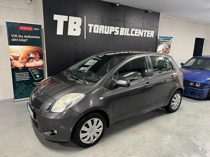 Grå Begagnad 2007 Toyota Yaris Halvkombi | 22 900 kr (Bra pris) - Bild 1/4