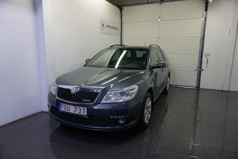 Mörkgrå Begagnad 2010 Skoda Octavia RS Kombi | 54 900 kr (Bra pris) - Bild 1/4