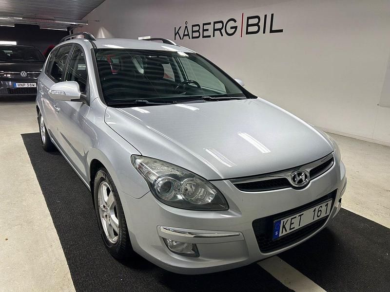 Silver Begagnad 2009 Hyundai i30 Kombi | 29 900 kr (Marknadspris) - Bild 1/4