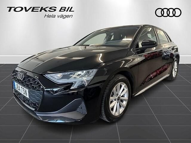 Brilliantsvart Begagnad 2024 Audi A3 Proline | 329 500 kr (Dyr) - Bild 1/4