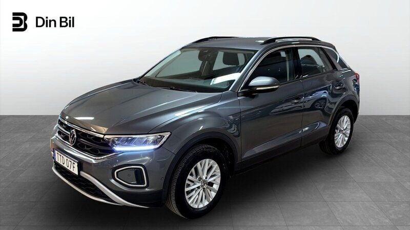 Mörkgrå Begagnad 2022 VW T-Roc Life SUV | 249 900 kr (Marknadspris) - Bild 1/4