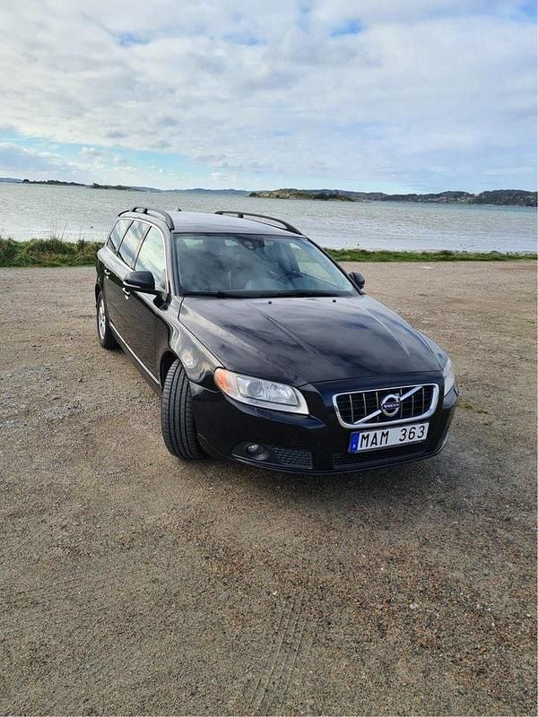 Svart Begagnad 2012 Volvo V70 Momentum Kombi | 79 000 kr (Marknadspris) - Bild 1/4