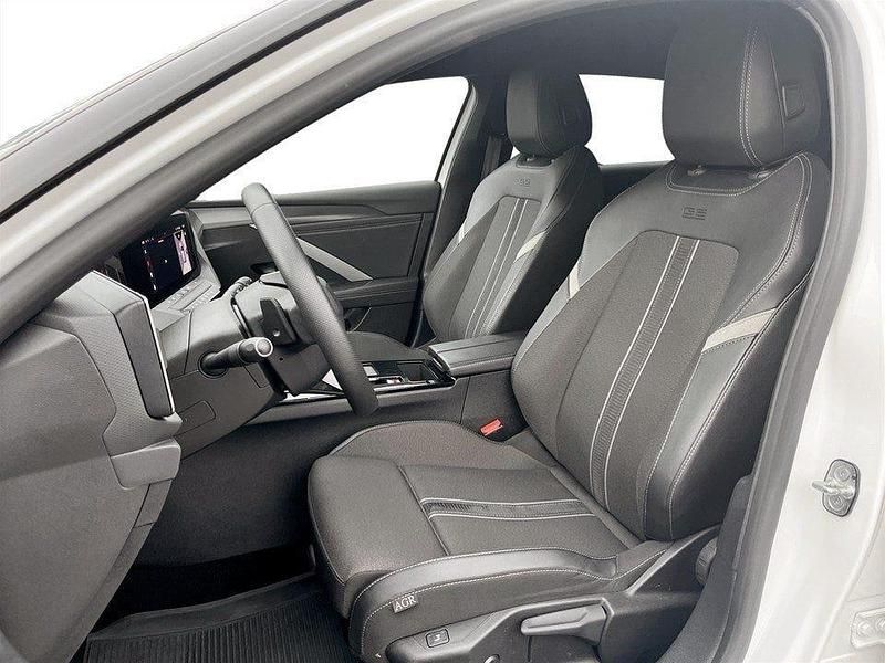 Begagnad Opel Astra 131 HK (96 kW) 2023 Vit Halvkombi