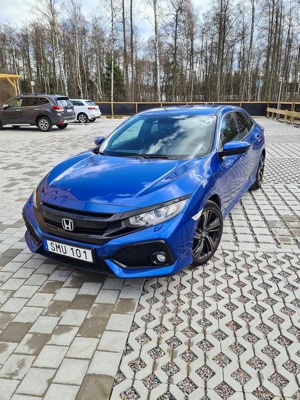 Blå Begagnad 2017 Honda Civic Elegance Halvkombi | 154 900 kr (Marknadspris) - Bild 1/4