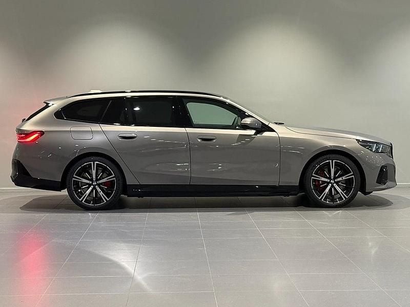 Ny BMW 550e Comfort Edition 2026 Grå Kombi