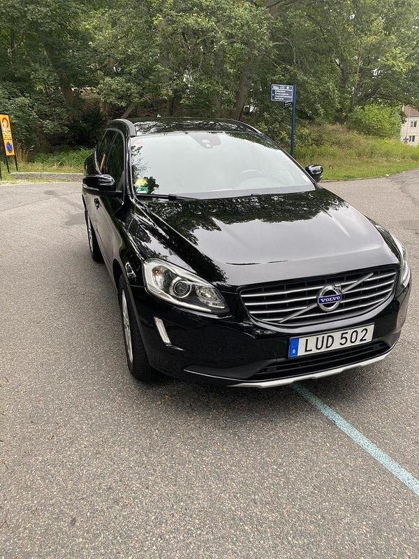 Svart Begagnad 2016 Volvo XC60 Momentum SUV | 175 000 kr (Marknadspris) - Bild 1/4